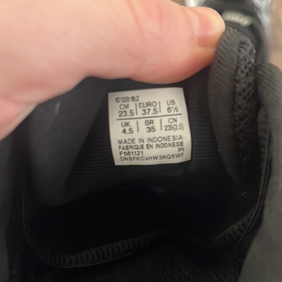 ASICS Gel-Excite 9 Running Sneakers in Black and White - Picture 6 of 13